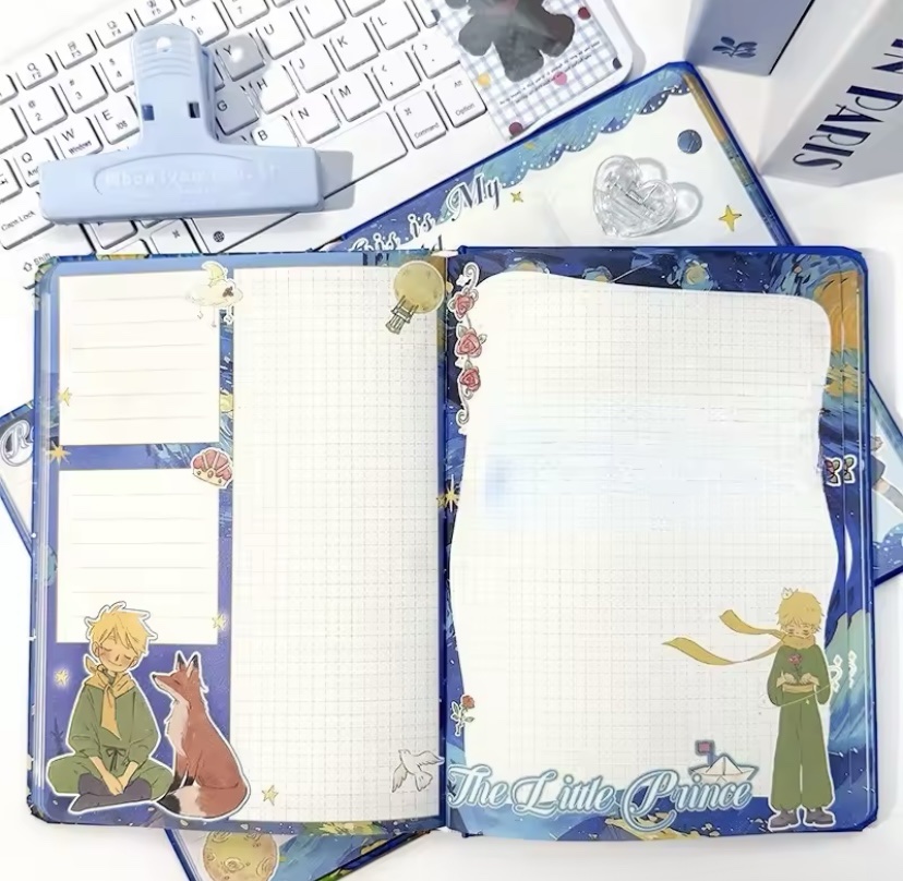 Libreta El Principito (azul)
Todas las hojas con los dos diseños.
Tapa Dura 128 hojas
(13×19cm) - Imagen 2